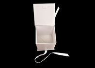 Białe kartonowe płaskie pudełka składane z taśmą otwartą / zamkniętą dostawca