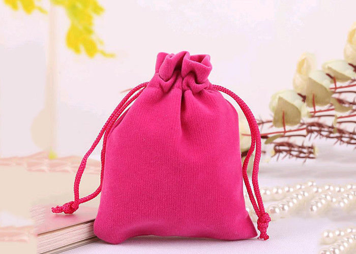 Trwałe, stylowe, małe, aksamitne torby z sznurkiem. Bawełniana klapa w miękkim, różowym kolorze dostawca
