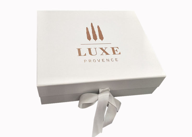 Logo wstążki Dostosowane białe pudełko składane papieru do pakowania ubrań dostawca