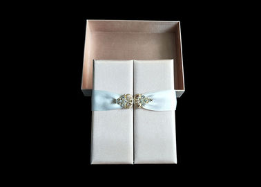 Chiny Wedding Favor Dress Book Shaped Box, magnetyczne zamknięcie Top Box Ribbon Closure fabryka
