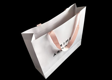 Chiny Craft White Paper Torby na zakupy Druk UV Logo z uchwytem wstążki Papierowe torby spożywcze fabryka